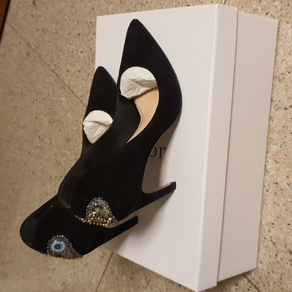 Heels - Picture 2 of 8